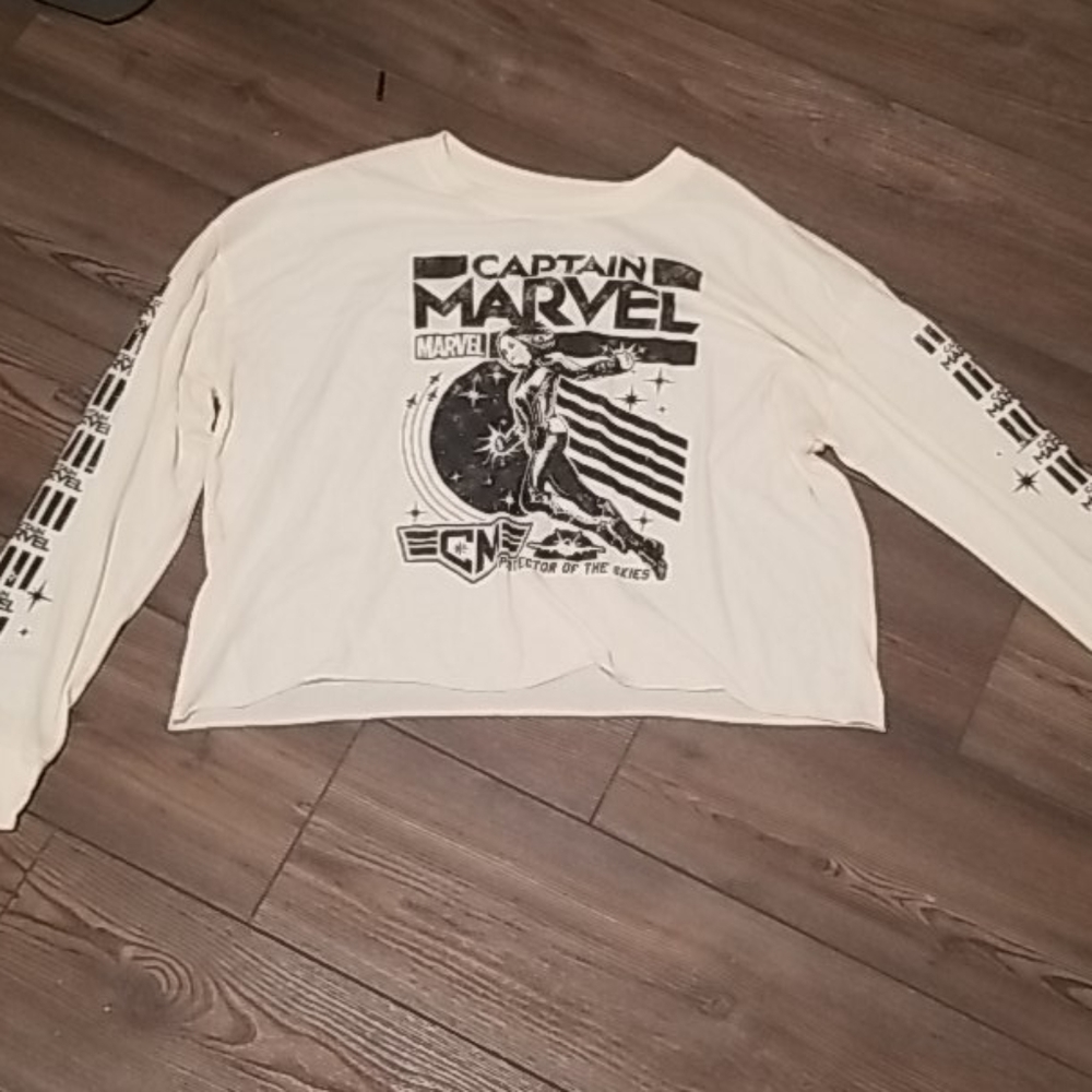 Captain marvel top